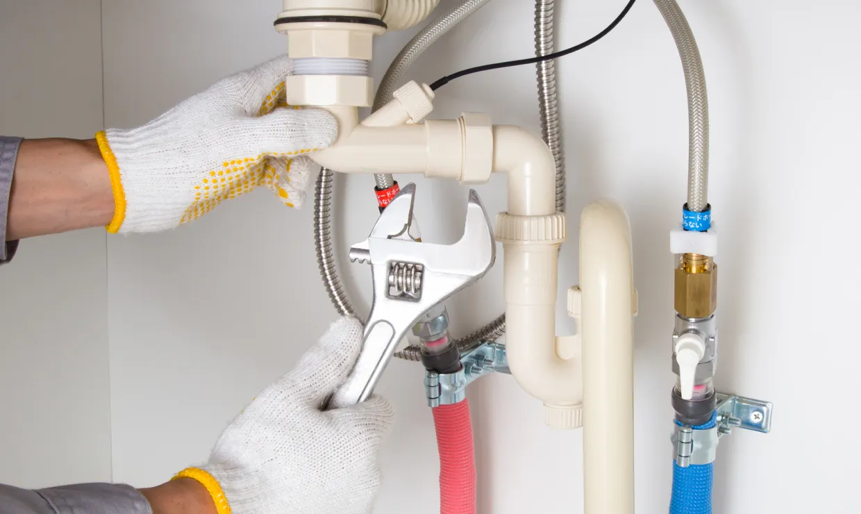 キッチン・お風呂・洗面所・下水の排水詰まり｜原因と対処法や依頼時の注意点まで解説